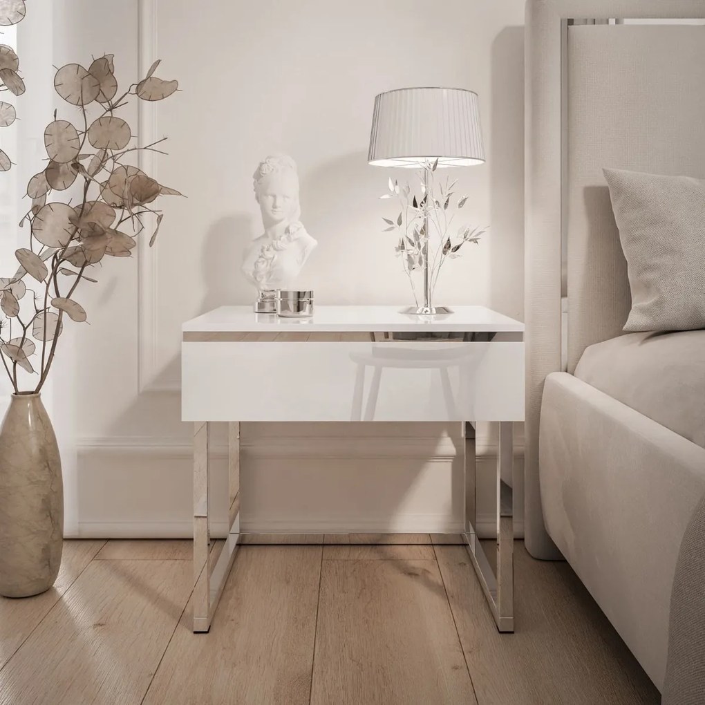 NOČNÝ STOLÍK NESSIE BIELY LESK + STRIEBORNÝ PODSTAVEC