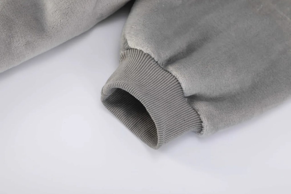 Deka s rukávmi HOODIE sivá