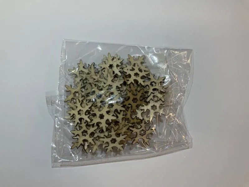 DECOLED Drevená dekorácia snehová vločka, 2 cm, 50 ks v balení
