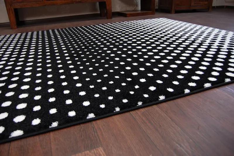 Kusový koberec SKETCH JAMES biely / čierny - bodky