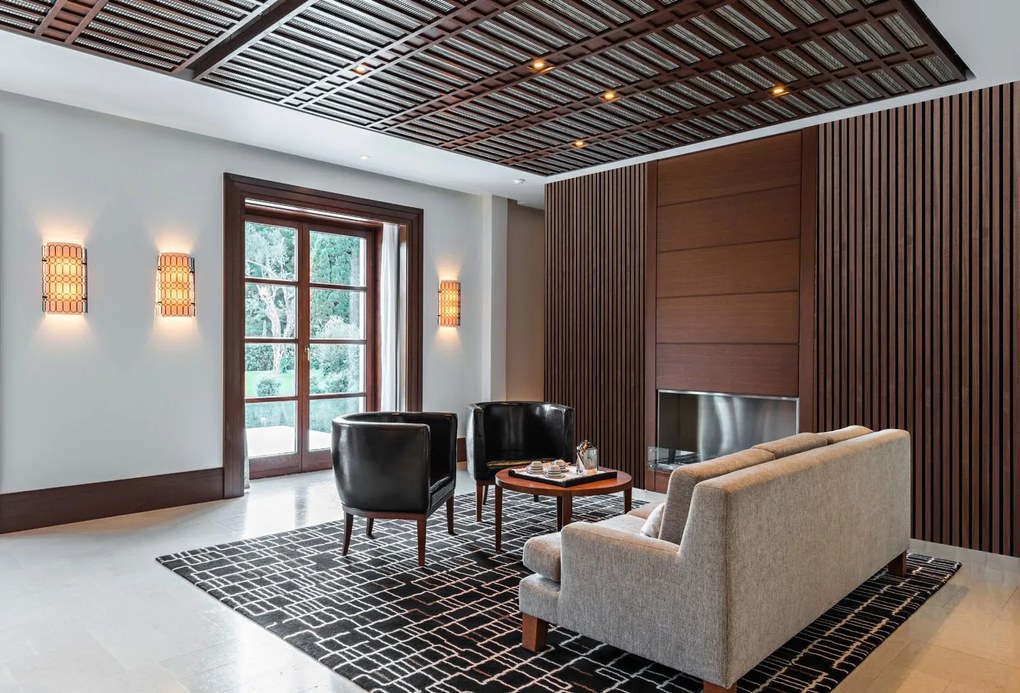 Drevený akustický panel, 2400 x 600 mm, čierny podklad, orech