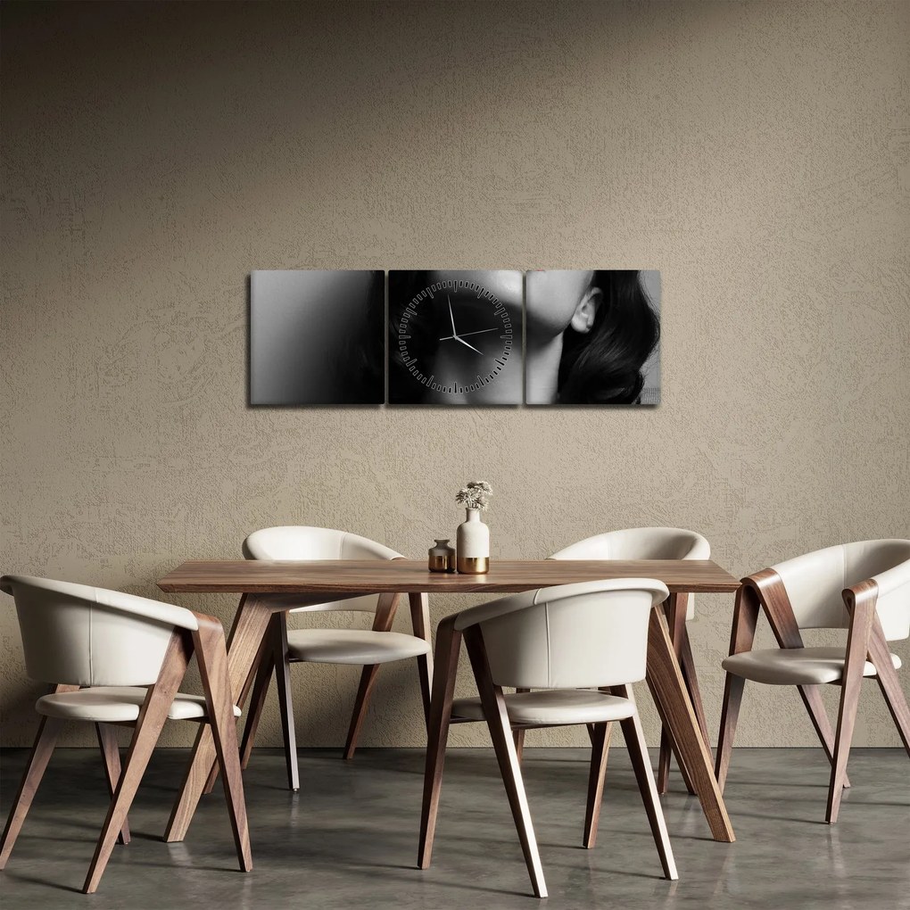 Obraz - Portrét ženy s červeným rúžom (s hodinami) (90x30 cm)