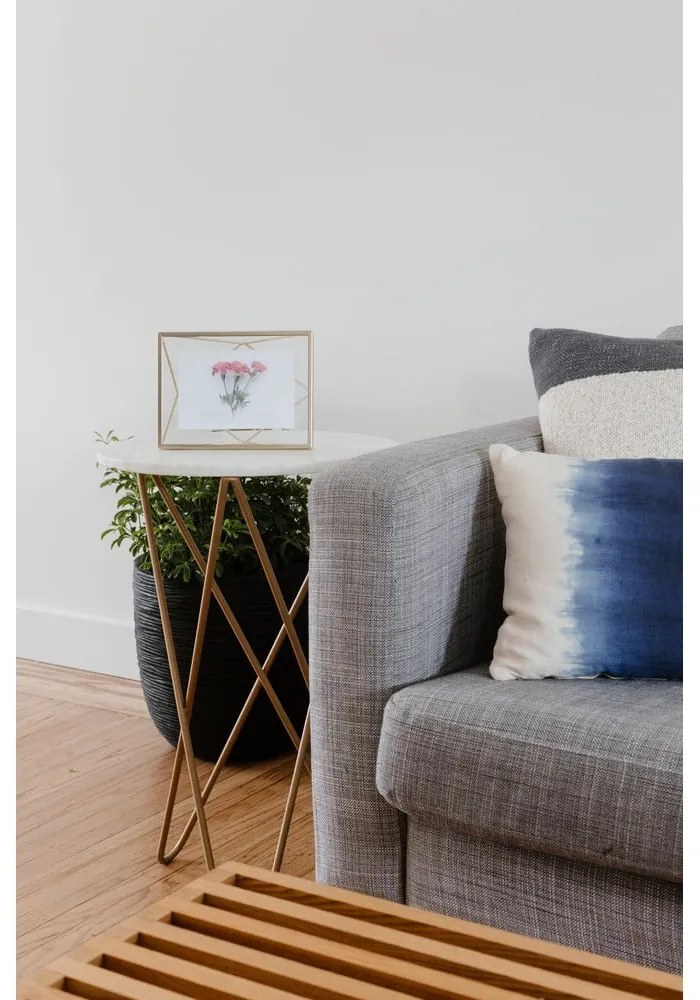 Kovový stojací/na stenu rámček v zlatej farbe 15x20 cm Prisma – Umbra