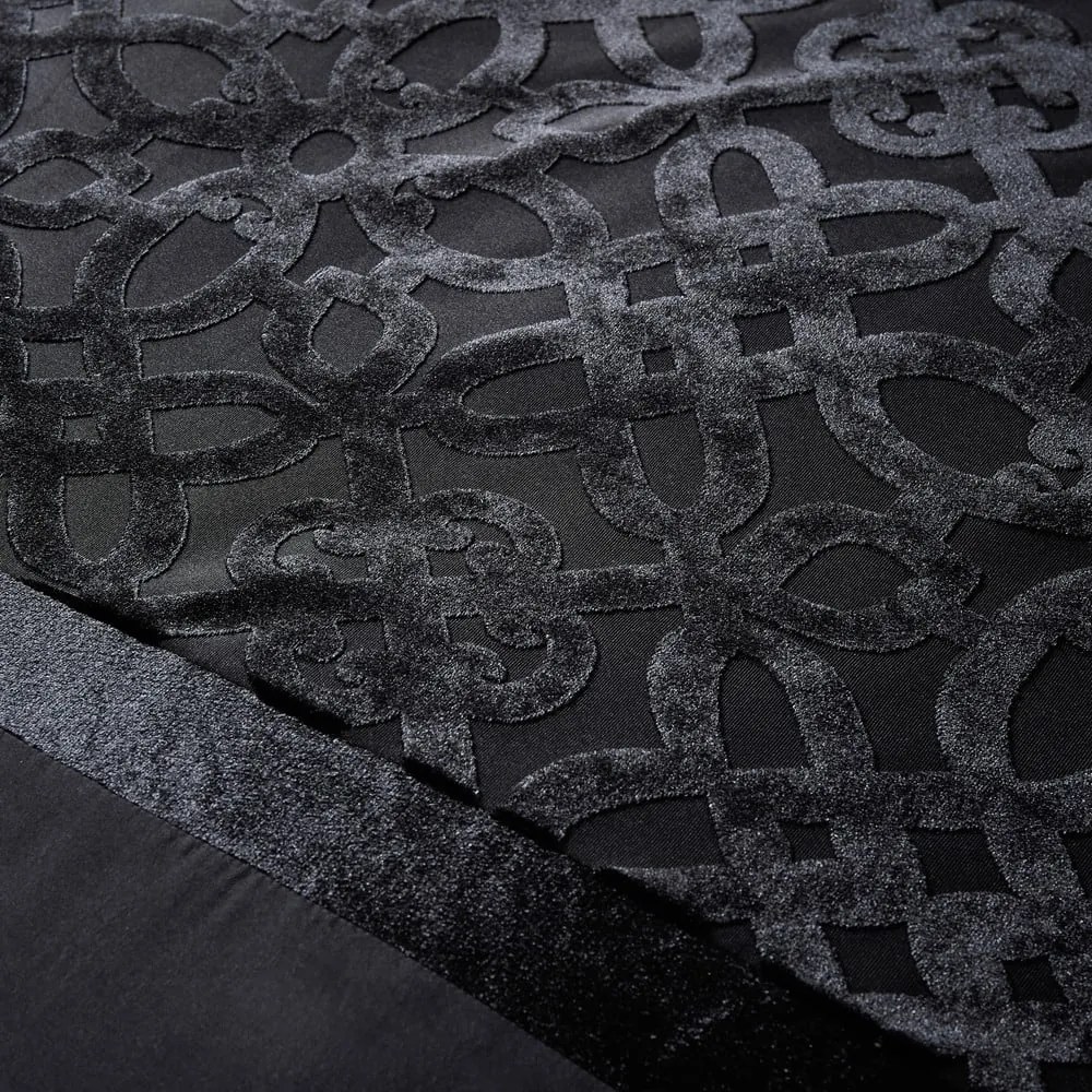 Čierne zamatové obliečky na dvojlôžko 200x200 cm Lattice Cut – Catherine Lansfield