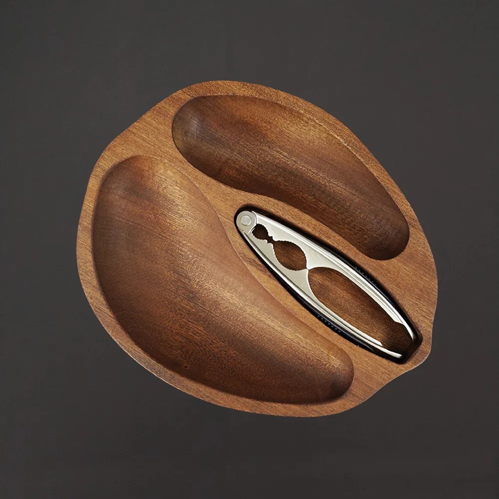 AMADEA Drevená miska v tvare orecha so luskáčikom, masívne drevo mahagón, 23x28x4,5 cm