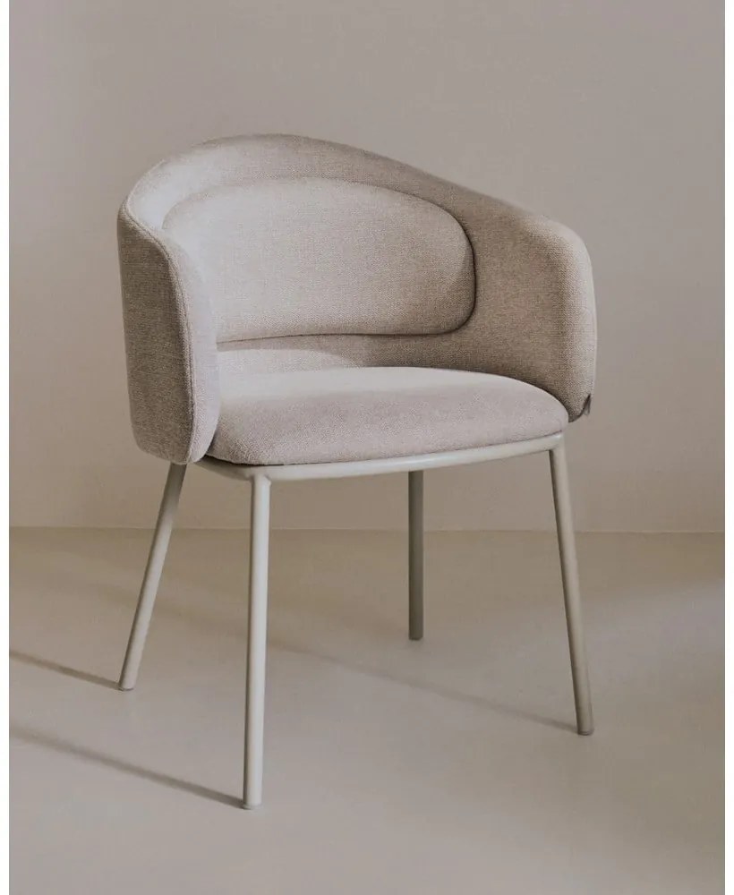 Béžové čalúnené jedálenské kreslo s podrúčkami Minda – Kave Home