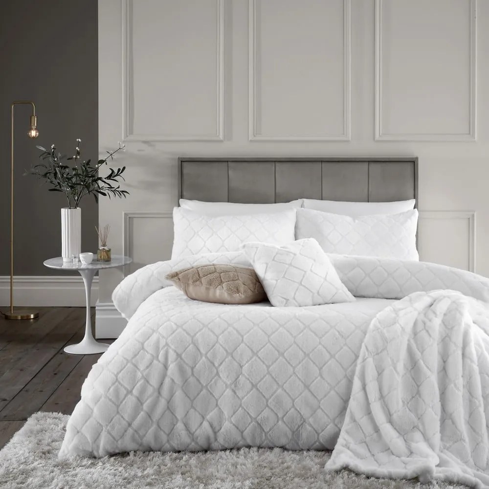 Biele obliečky na dvojlôžko/predĺžené z mikroplyšu 230x220 cm Cosy Diamond – Catherine Lansfield