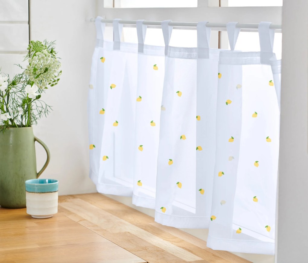 Krátka záclona s výšivkou