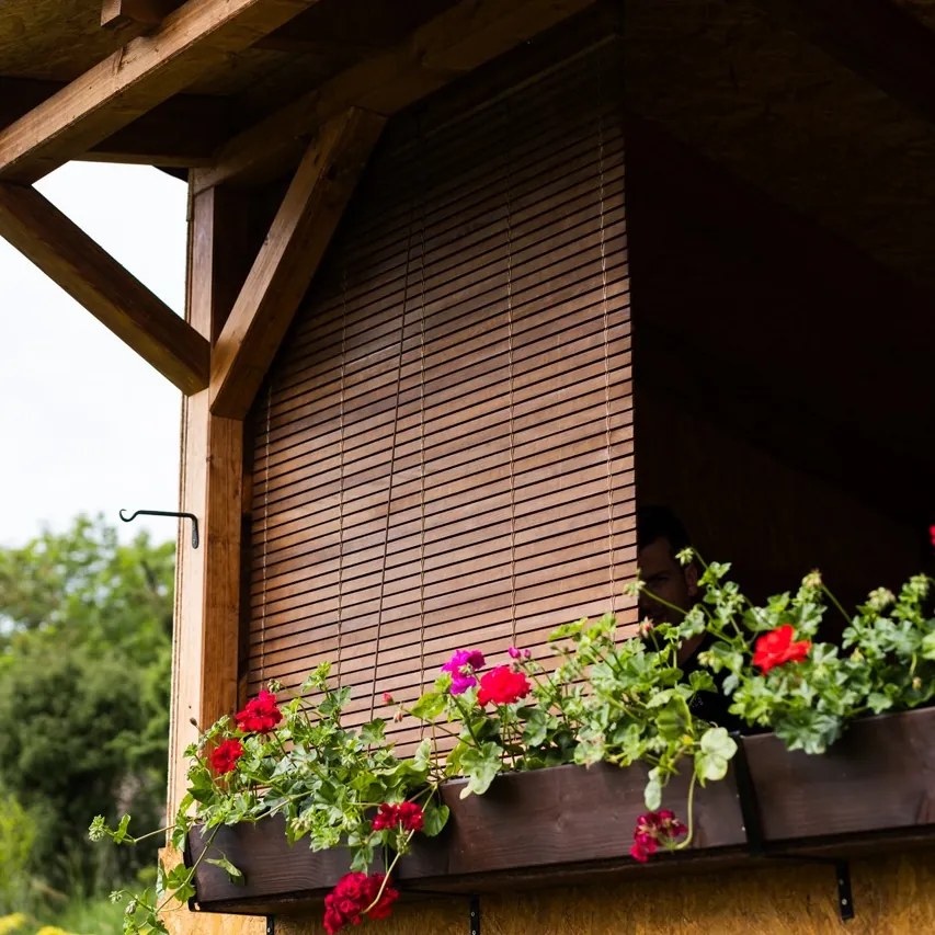 Drevená roleta na pergole - hnedá Šírka rolety: 100 cm, Rozvin rolety: 220 cm