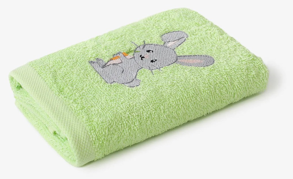 Goldea detský froté uterák - zajačik na zelenej 30 x 50 cm