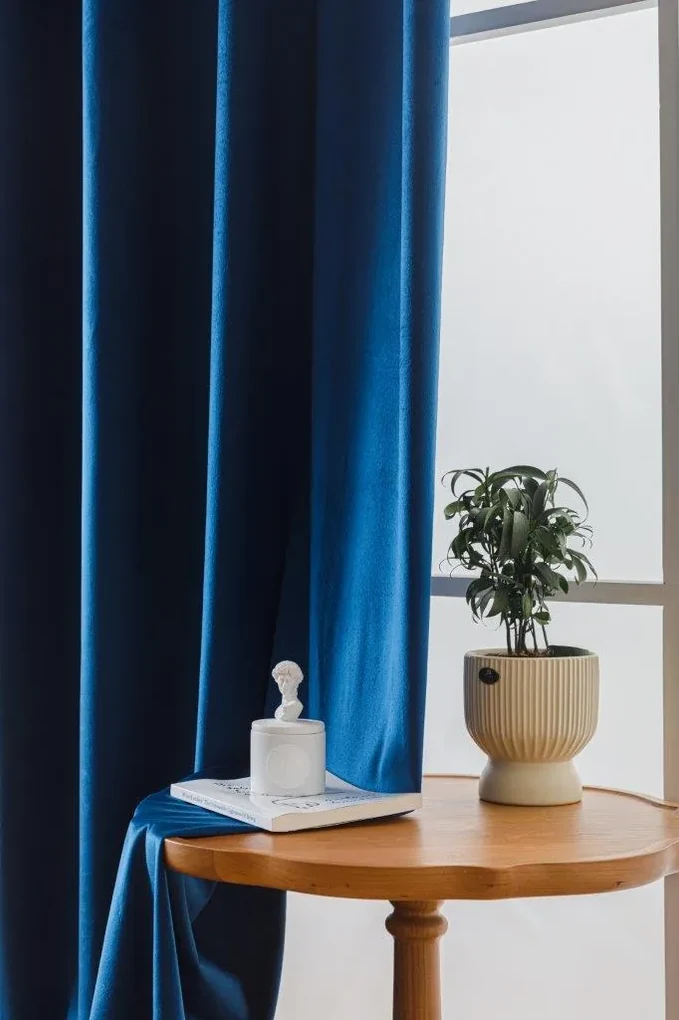 Kráľovsky modrý zatemňovací záves VELVET 140x270 cm Zavesenie: Riasiaca páska