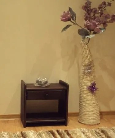 Nočný stolík Ilona, orech