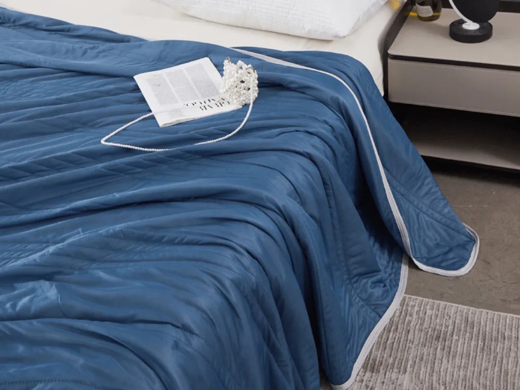 Chladiaca letná prikrývka CELIA, tmavomodrá Rozmer: 140 x 200 cm