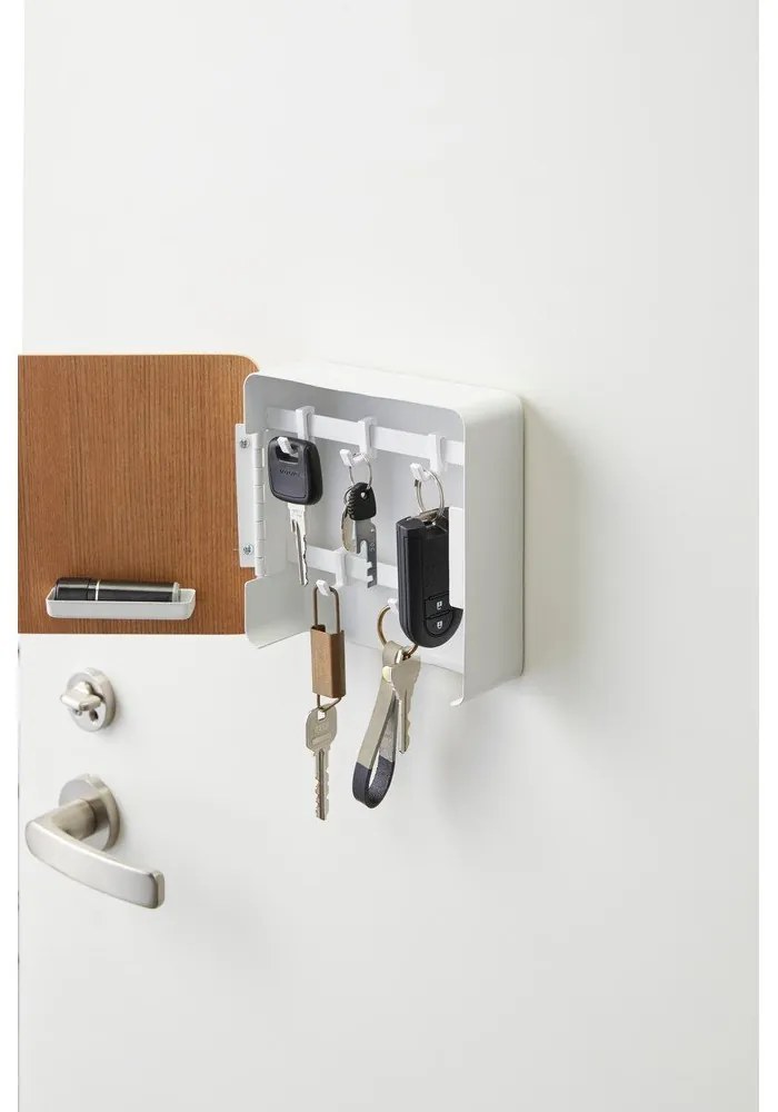 Biela skrinka na kľúče s dvierkami z preglejky Yamazaki Rin