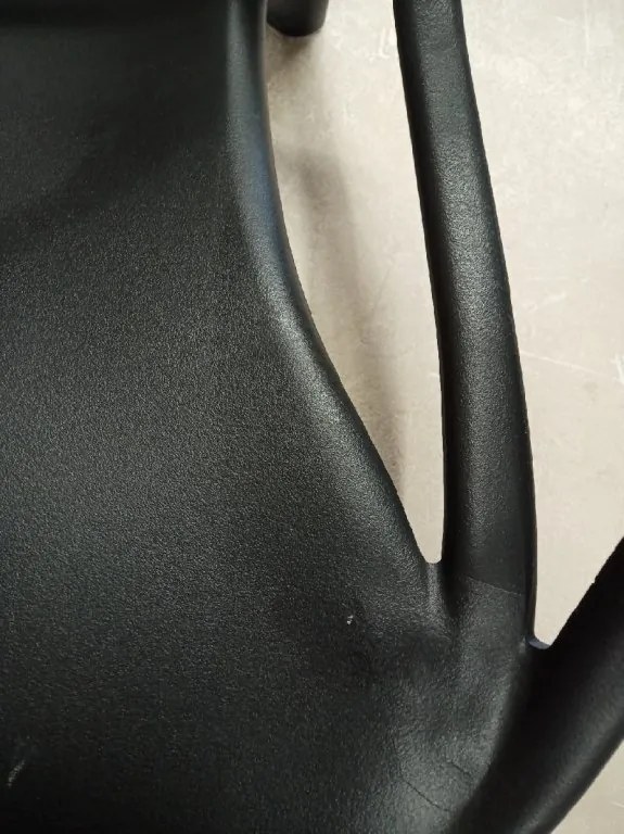 AKCIA Čierna plastová stolička KATO II. akosť