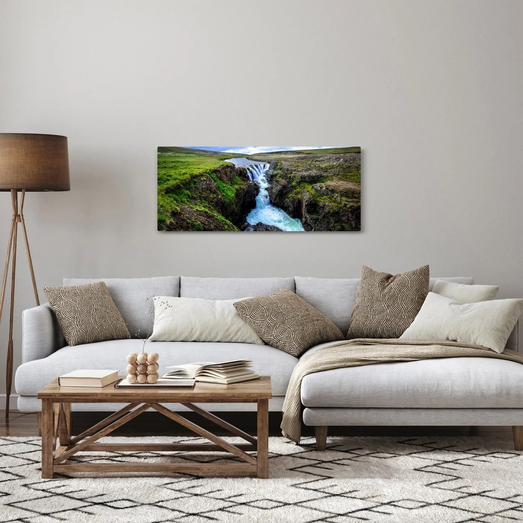 Obraz vodopádu medzi skalami (120x50 cm)