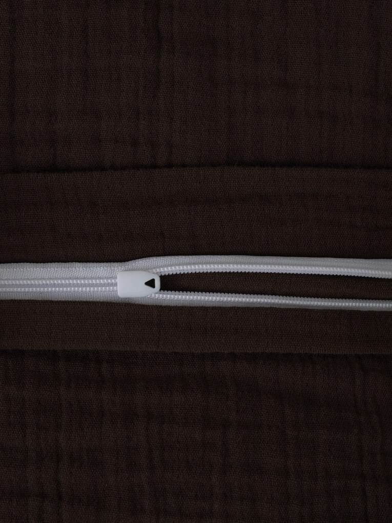 Mušelínová obliečka na vankúš 40 × 60 cm – Alexia tmavo hnedá
