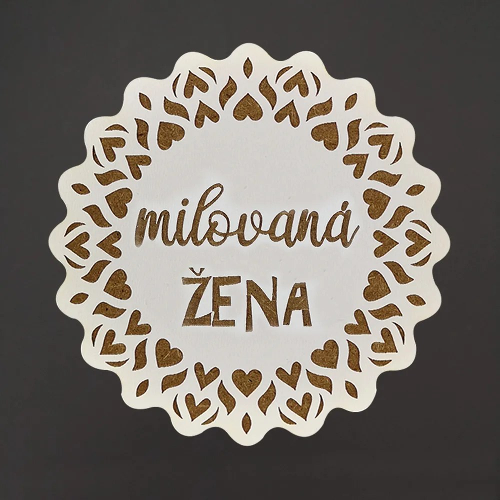 AMADEA Drevený okrúhly podstavec s textom "milovaná žena", priemer 10,5 cm, český výrobok