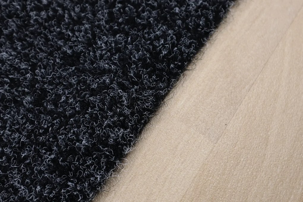 Vebe AKCIA: 130x440 cm Metrážny koberec Santana 50 čierna s podkladom resine, záťažový - Bez obšitia cm