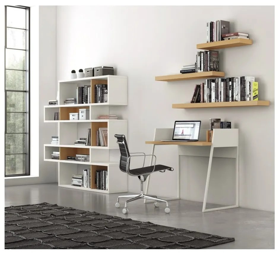 Biela knižnica s detailmi v dekore dubového dreva TemaHome London