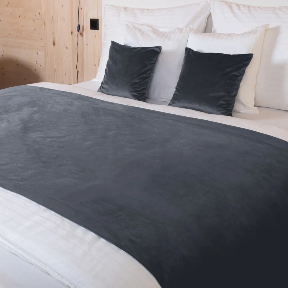 Biante Zamatový prehoz/behúň na posteľ Velvet Prémium SVP-004 Antracitovo sivý 50x200 cm