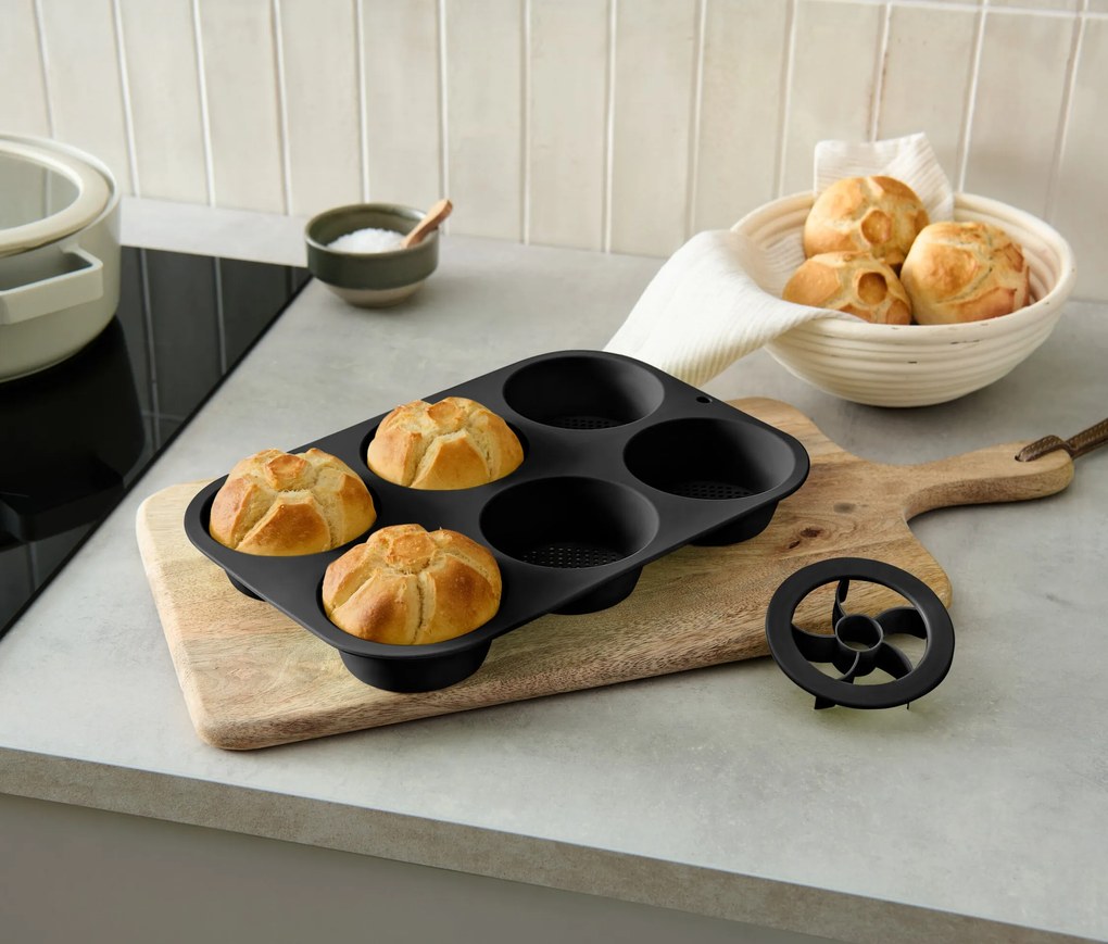 Perforovaná forma na pečenie žemlí