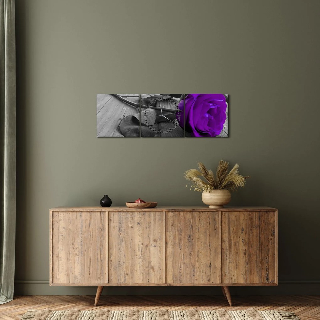 Obraz - Fialová ruža so zelenou stonkou (s hodinami) (90x30 cm)