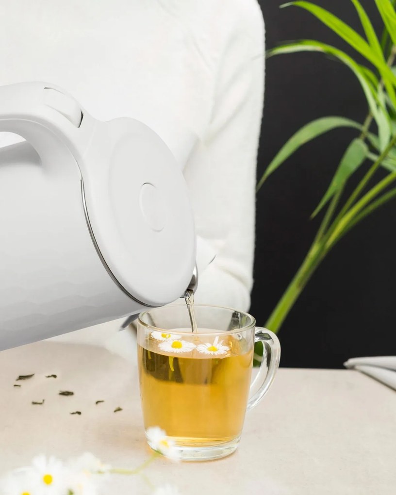 Bauerkraft Bezdrôtová cestovná rýchlovarná kanvica 1500 W 1,8 l otočná biela