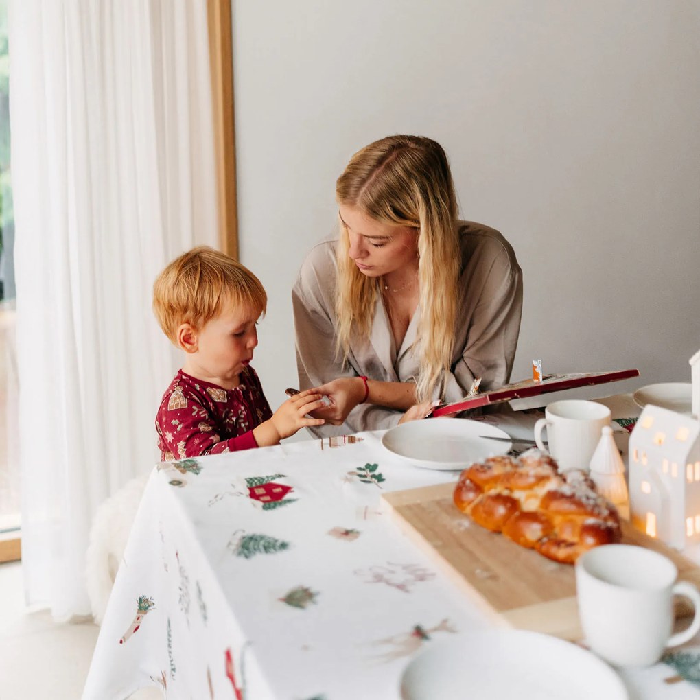 Goldea vianočný hranatý obrus z pevnej bavlny - české vianoce 80 x 80 cm