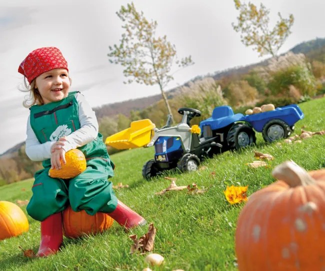 Šlapací traktor s prívesom a lyžicou Rolly Toys 023929 New Holland