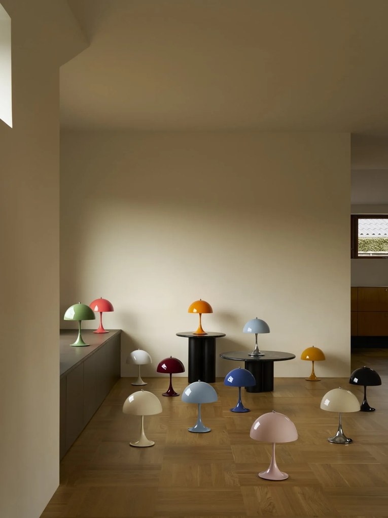 Louis Poulsen Prenosná lampa Panthella 250 Opaque Burgundy