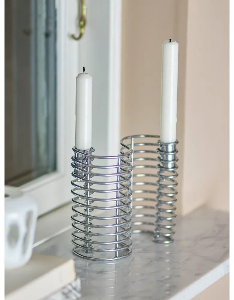 Kovový svietnik Wavela – Bloomingville