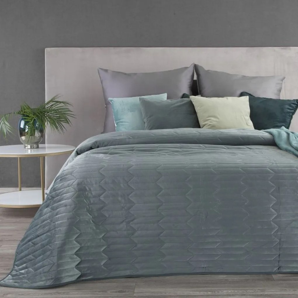 Sivo zelený zamatový  prehoz na posteľ s efektom prešívania
