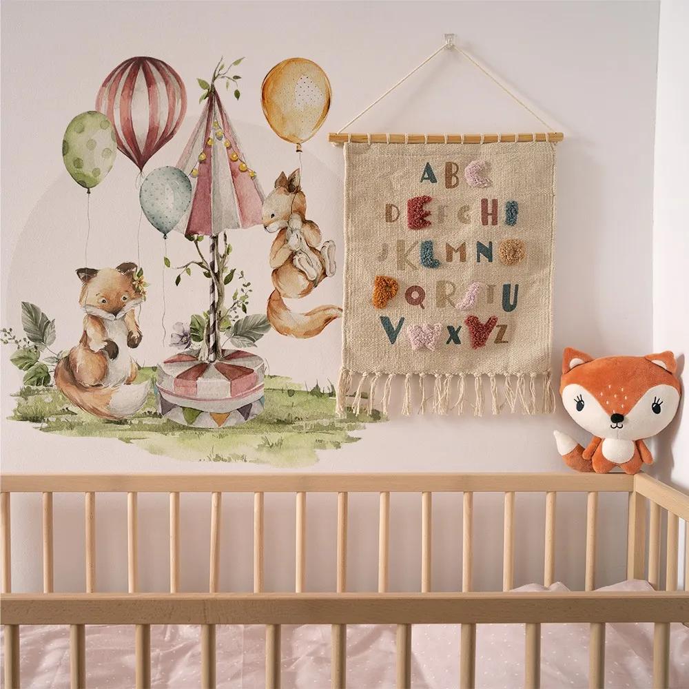 Gario Detská nálepka na stenu Woodland walk - líška a veverička s balónikmi Rozmery: 70 x 68 cm