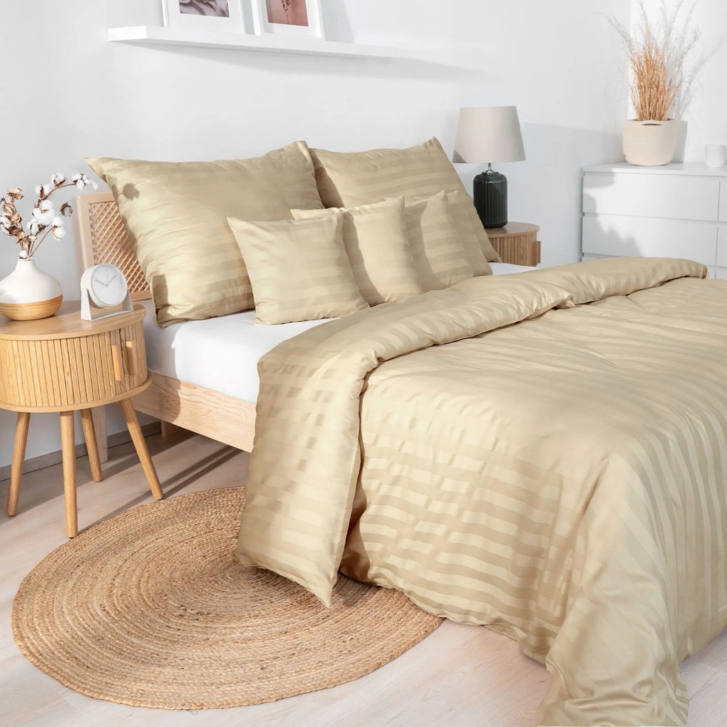 Goldea damaškové posteľné obliečky - zlaté prúžky so saténovým leskom 200 x 200 a 2ks 70 x 90 cm