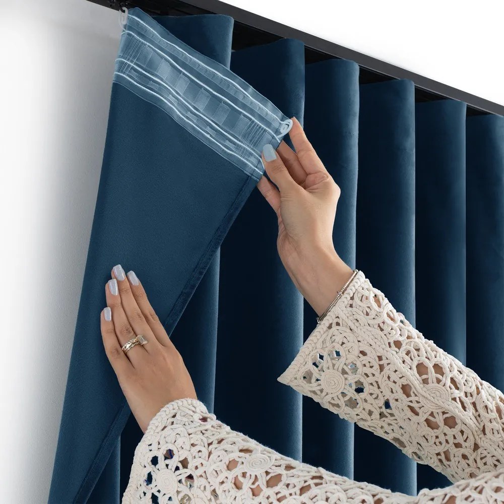 Modrý zamatový dimout záves 265x225 cm Velto – Filumi