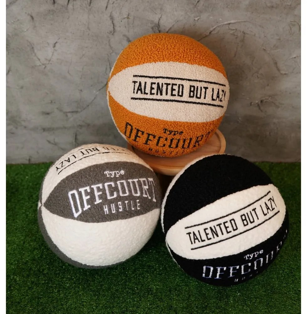 Dekoračný vankúš z materiálu buklé ø 25 cm Basketball – Mioli Decor