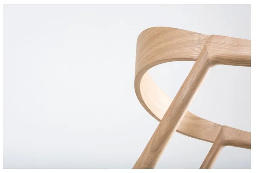 Jedálenská stolička z masívneho dubového dreva s modrosivým sedadlom Gazzda Muna