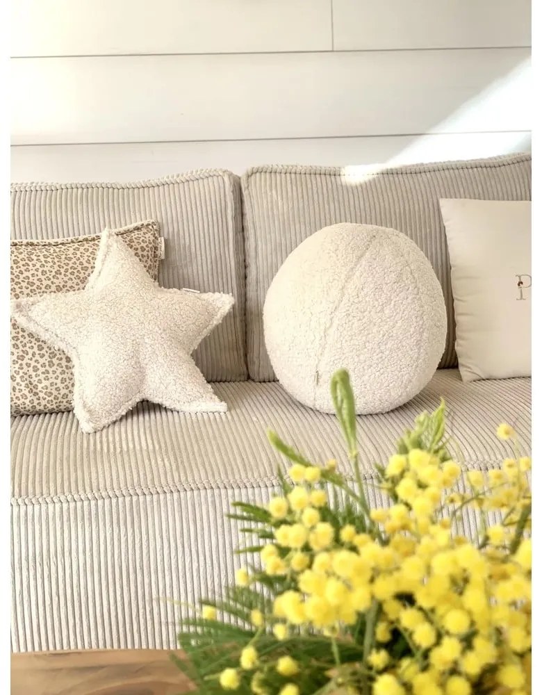 Krémový detský pohovkový vankúš z textílie buklé Ball – Wigiwama