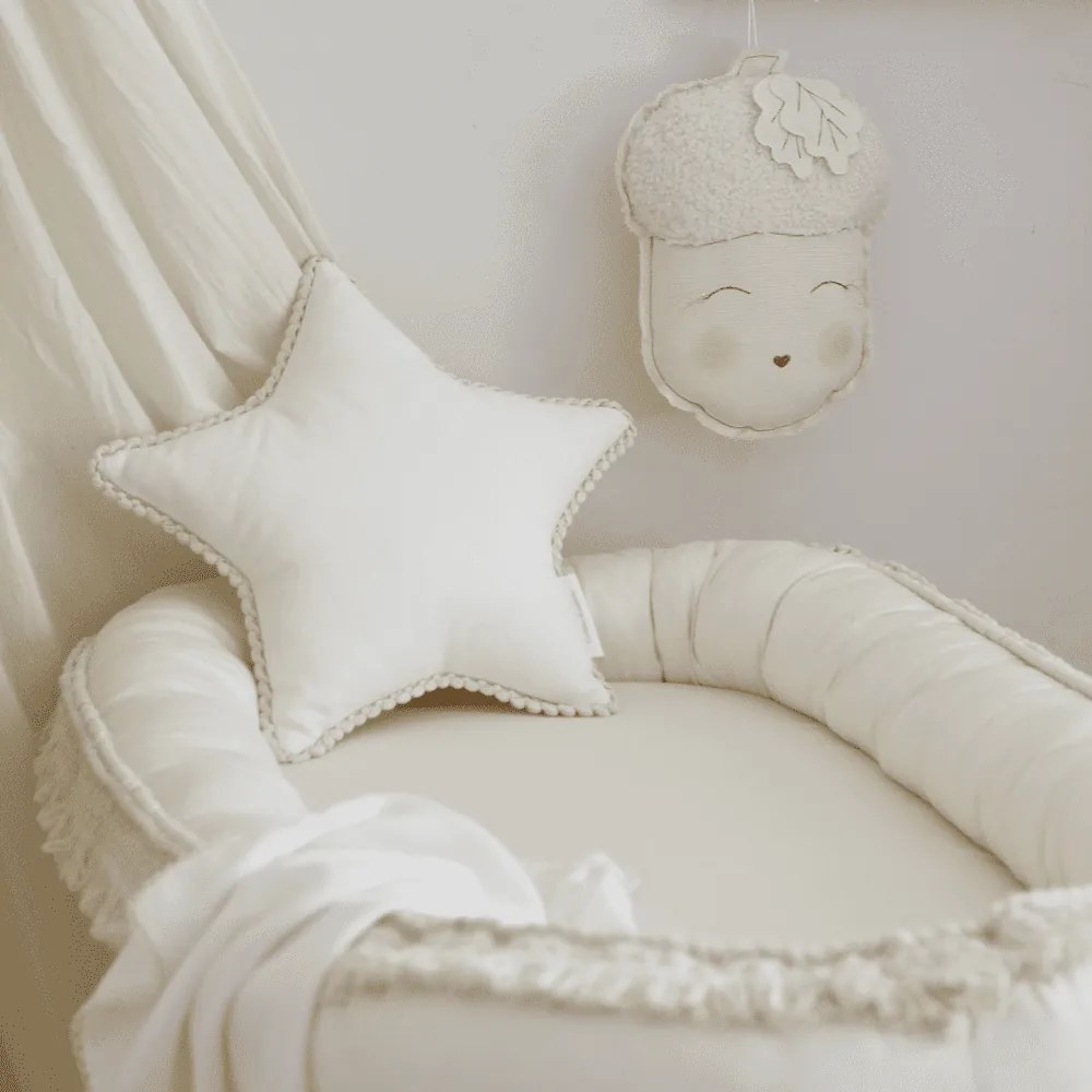 Mini Boho vankúš hviezda s bublinkami vanilka 38 cm