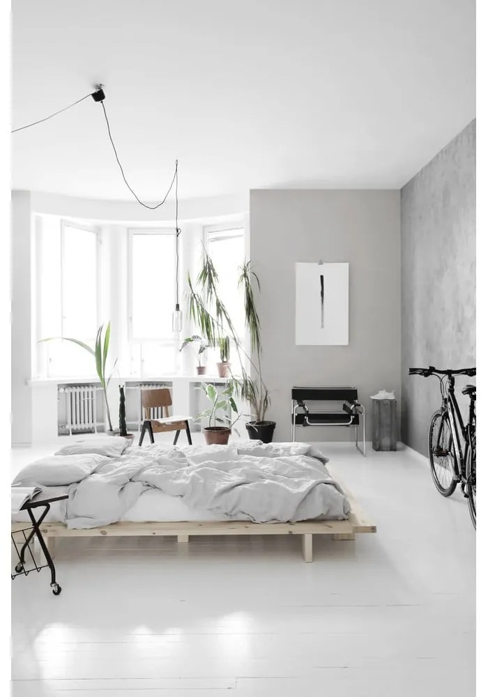 Dvojlôžková posteľ z borovicového dreva s roštom 160x200 cm Japan – Karup Design