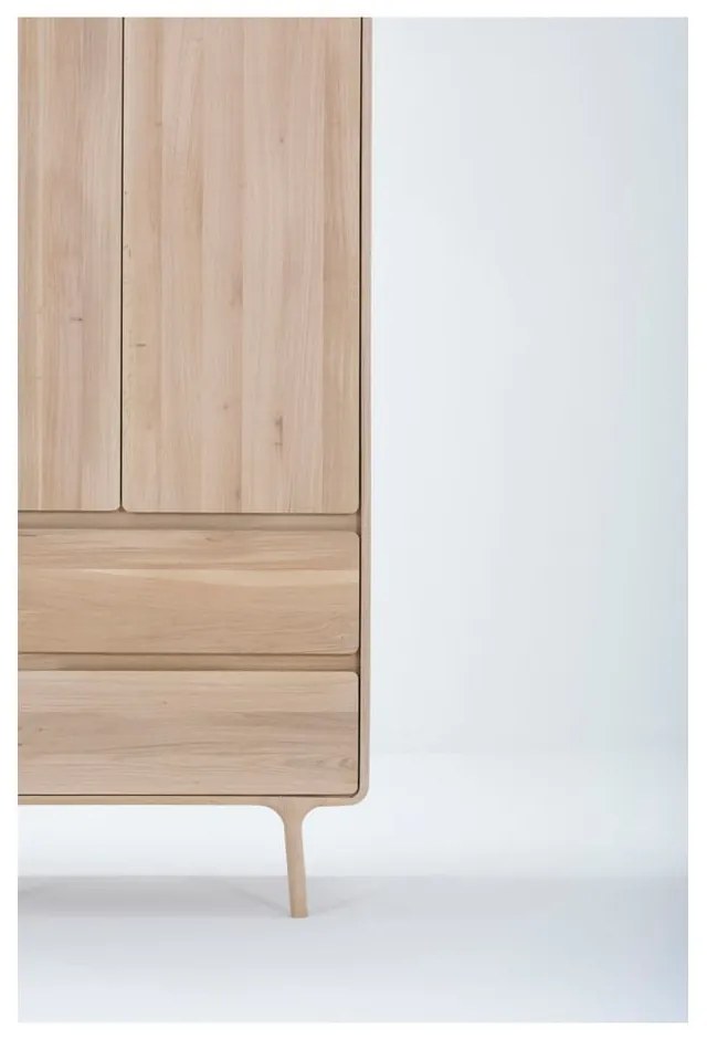 Šatníková skriňa z masívneho dubového dreva s 2 zásuvkami Gazzda Fawn