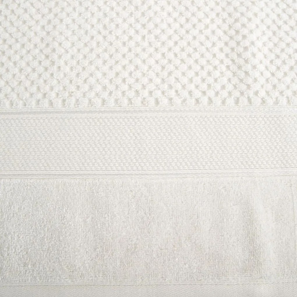 Dekorstudio Velúrový uterák JESSI - 04 krémový Rozmer uteráku: 70x140cm
