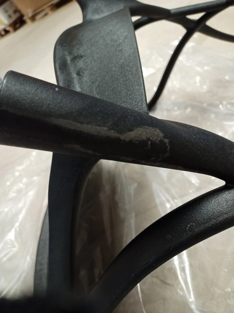 AKCIA Čierna plastová stolička KATO II. akosť