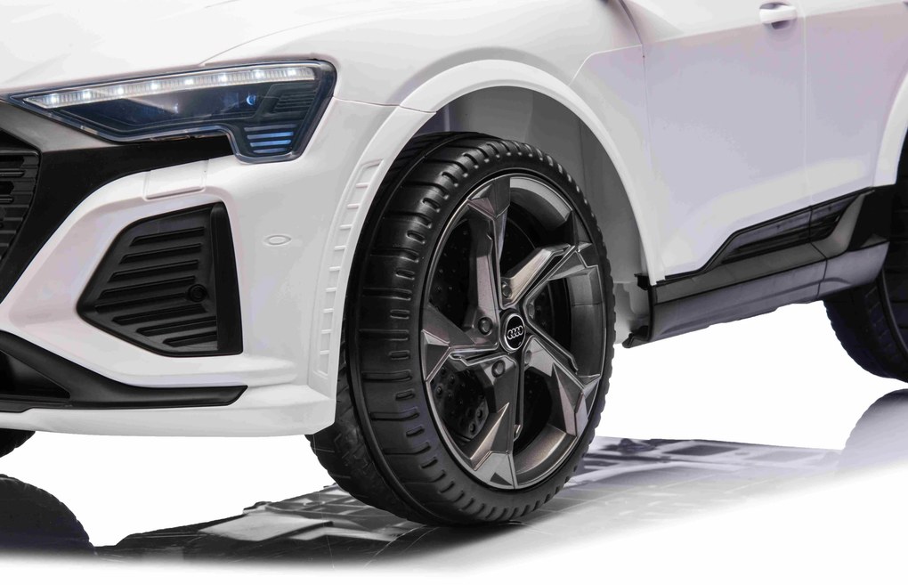Detské elektrické vozidlo Audi SQ8 - biela
