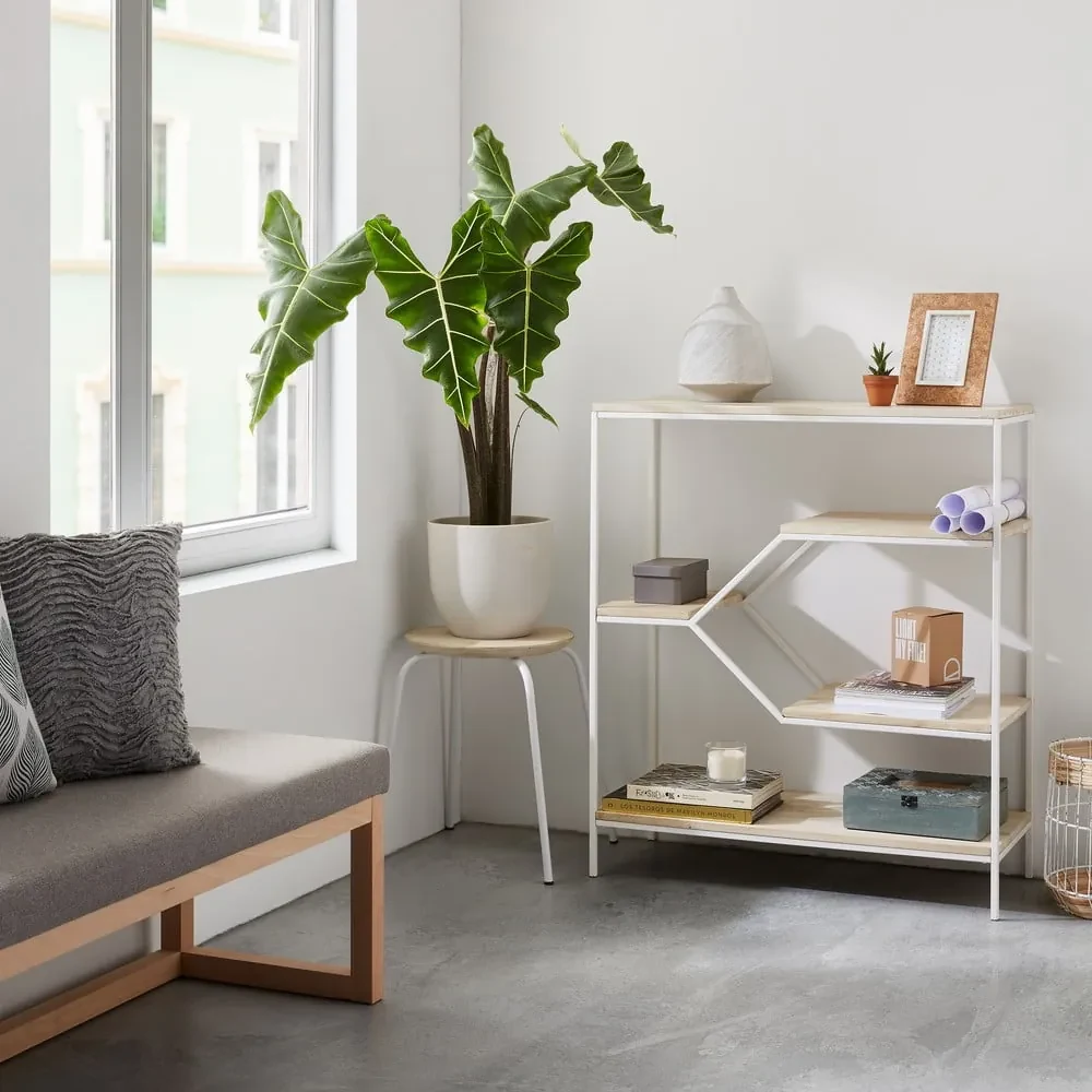 Biela kovová stolička so sedákom z mangového dreva Kave Home Nax