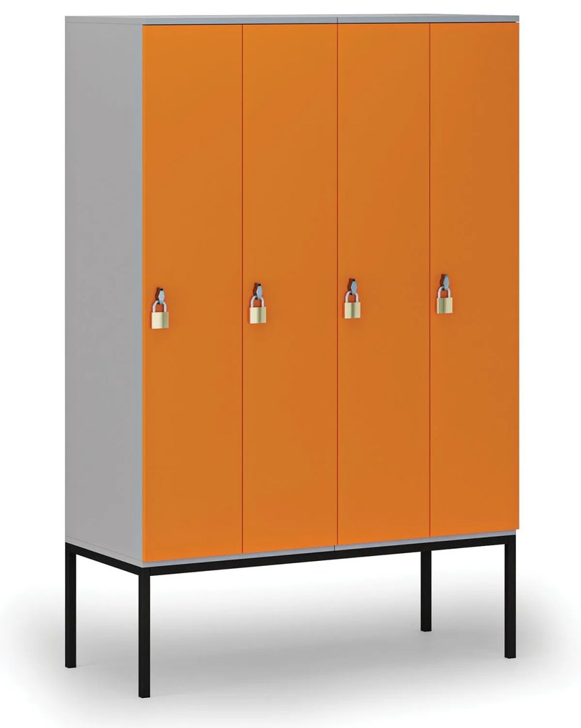 Drevená šatníková skrinka S4 s podnožou, 4 oddiely, 1871 x 1200 x 500 mm, demont, otočný zámok, sivá / oranžová