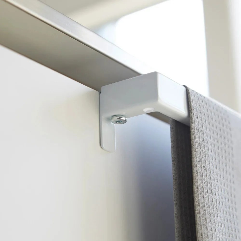 Biely závesný držiak na kuchynské utierky Tower – YAMAZAKI