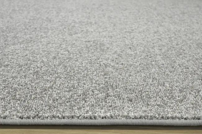 Metrážny koberec Birch 69 svetlý sivý