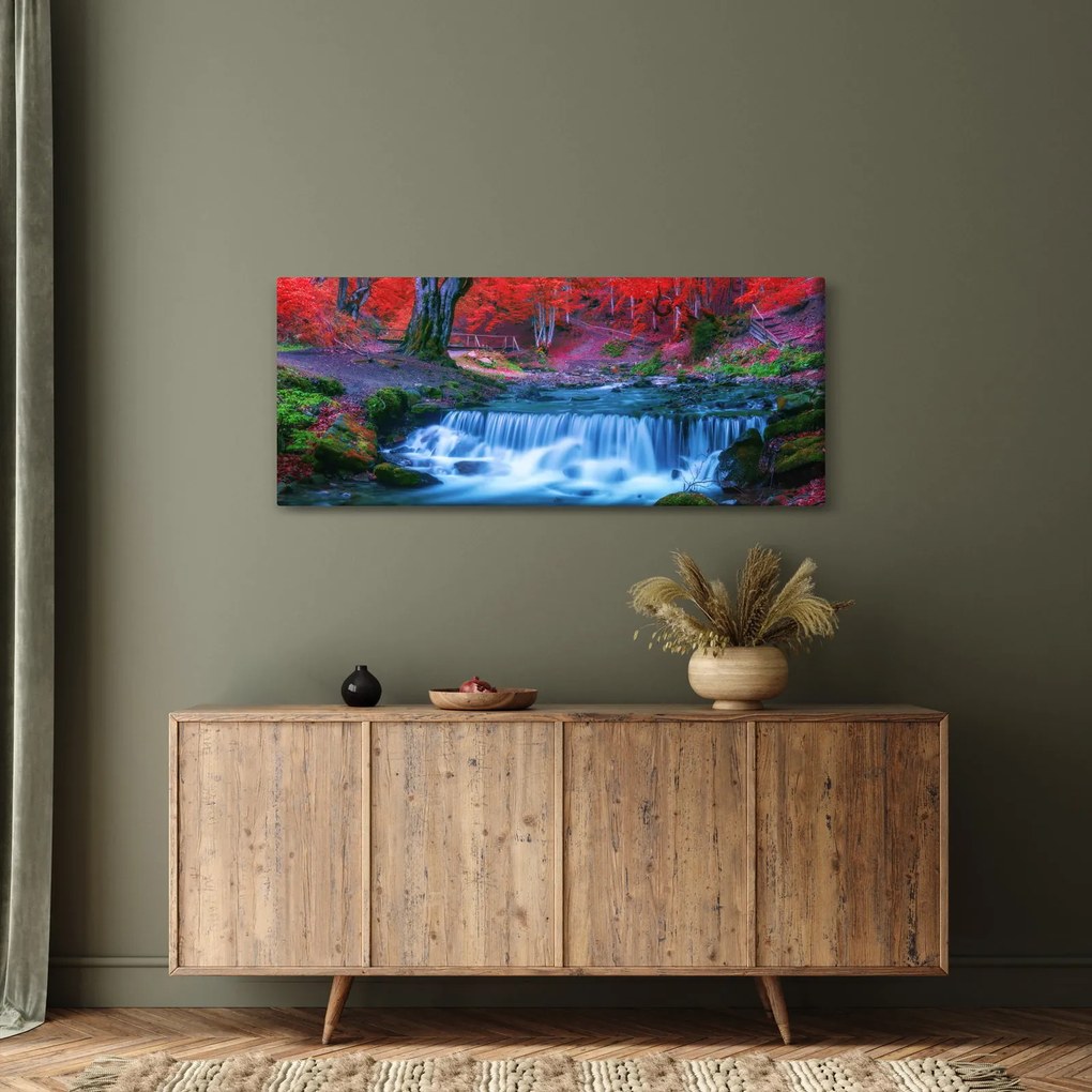 Obraz vodopádu v červenom lese (120x50 cm)